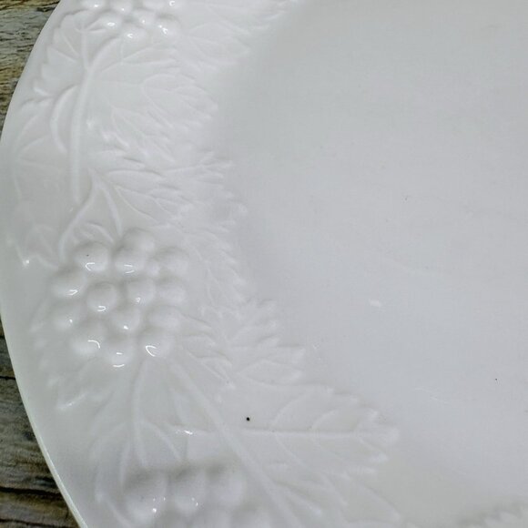 Tabletops VINEYARD Embossed Grape Vines Ceramic Oven Safe Dinner Plates Set of 5 - Picture 15 of 16